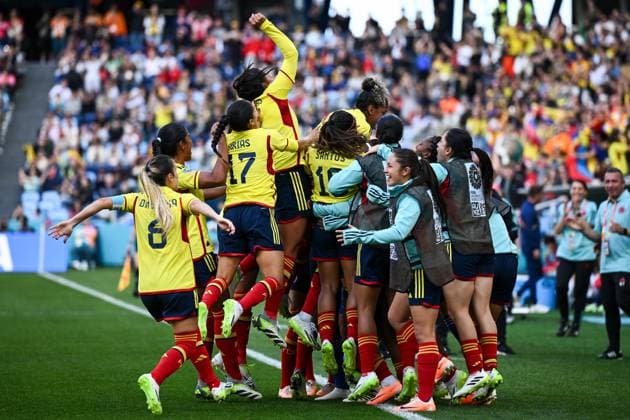 Sport Themen der Woche KW30 Sport Bilder des Tages WWC23 COLOMBIA KOREA, Catalina Usme of Colombia celebrates with team mates after scoring a penalty goal during the FIFA Women s World Cup match between Colombia and Korea at Sydney Football Stadium in Sydney, Tuesday, July 25, 2023. ( NO ARCHIVING, EDITORIAL USE ONLY, NO USE IN BOOKS WITHOUT CONSENT SYDNEY NEW SOUTH WALES AUSTRALIA  Copyright: xDANxHIMBRECHTSx 20230725001823990447