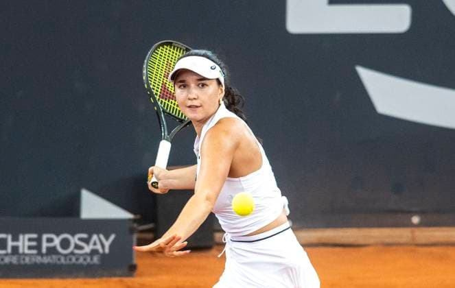 25.7.2023, GER, Tennis, Frauen, Hamburg European Open 2023, WTA, Tennis Damen Eva Lys (Deutschland) - Mayar Sherif (Ägypten), 1. Runde Eva Las (Deutschland) spielt den Ball. Hamburg Rothenbaum Stadion Hamburg Deutschland