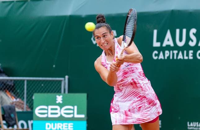 25.07.2023, Lausanne, Tennis Club Stade- Lausanne, Ladies Open Lausanne: Sara Sorribes Tormo - Susan Bandecchi, Susan Bandecchi playing the ball. Lausanne Tennis Club Stade- Lausanne Vaud Switzerland Copyright: xJustPictures.ch MayaxCretegnyx