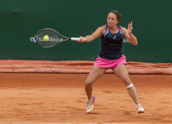 25.07.2023, Lausanne, Tennis Club Stade- Lausanne, Ladies Open Lausanne: Celine Naef - Elisabetta Cocciaretto, Elisabetta Cocciaretto playing the ball. Lausanne Tennis Club Stade- Lausanne Vaud Switzerland Copyright: xJustPictures.ch MayaxCretegnyx