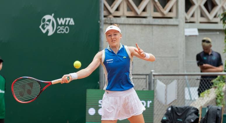25.07.2023, Lausanne, Tennis Club Stade- Lausanne, Ladies Open Lausanne: Celine Naef - Elisabetta Cocciaretto, Celine Naef playing the ball. Lausanne Tennis Club Stade- Lausanne Vaud Switzerland Copyright: xJustPictures.ch MayaxCretegnyx