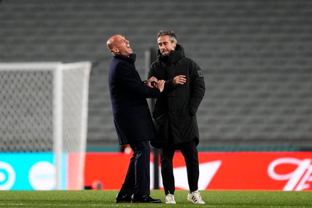 Spain v Zambia: Group C - FIFA Women s World Cup Australia & New Zealand 2023 Luis Rubiales president of Spanish Federation and Jorge Vilda head coach of Spain talk during the FIFA Women s World Cup Australia & New Zealand 2023 Group C match between Spain and Zambia at Eden Park on July 26, 2023 in Auckland TÄmaki Makaurau, New Zealand. Auckland New Zealand  Copyright: xJosexBretonx originalFilename:breton-spainvza230726_npNKU.jpg