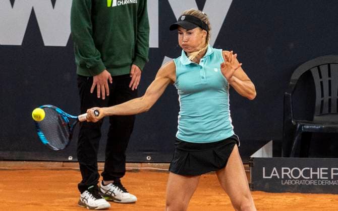 26.7.2023, GER, Tennis, Frauen, Hamburg European Open 2023, WTA, Tennis Damen Doppel, 2. Runde, Jule Niemeier (Deutschland) - Yulia Putinseva (Kasachstan) Yulia Putinseva (Kasachstan) spielt den Ball. Hamburg Rothenbaum Stadion Hamburg Deutschland