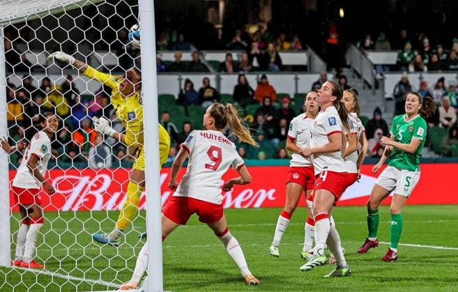 2023 FIFA Women s World Cup Group B, Perth Rectangular Stadium, Perth, Australia 26 7 2023 Canada vs Republic of Ireland WNT Ireland™s Katie McCabe scores their first goal directly from a corner kick despite Canada goalkeeper Kailen Sheridan Katie McCabe scores their first goal directly from a corner kick despite Kailen Sheridan 26 7 2023  Copyright: x INPHO RyanxByrnex IMGL2948