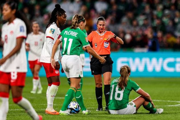 2023 FIFA Women s World Cup Group B, Perth Rectangular Stadium, Perth, Australia 26 7 2023 Canada vs Republic of Ireland WNT Ireland™s Katie McCabe checks on Kyra Carusa as Canada™s Kadeisha Buchanan receives a yellow card from referee Laura Fortunato Katie McCabe checks on Kyra Carusa as Kadeisha Buchanan receives a yellow card from Laura Fortunato 26 7 2023  Copyright: x INPHO RyanxByrnex RB1_7057
