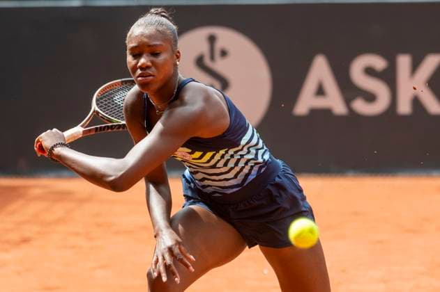 26.7.2023, GER, Tennis, Frauen, Hamburg European Open 2023, WTA, Tennis Damen Doppel, 2. Runde, Storm Hunter (Australien) - Noma Noha Akugue (Deutschland) Noma Noha Akugue (Deutschland) spielt den Ball. Hamburg Rothenbaum Stadion Hamburg Deutschland