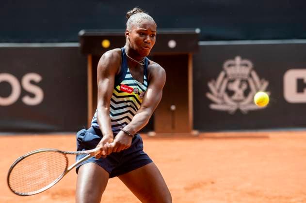 26.7.2023, GER, Tennis, Frauen, Hamburg European Open 2023, WTA, Tennis Damen Doppel, 2. Runde, Storm Hunter (Australien) - Noma Noha Akugue (Deutschland) Noma Noha Akugue (Deutschland) spielt den Ball. Hamburg Rothenbaum Stadion Hamburg Deutschland