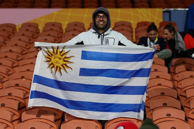25th July 2023, Hamilton, New Zealand: Fan with Argentine flag during the FIFA Women s Football World Cup group A match between Switzerland and Norway at Waikato Stadium in Hamilton, New Zealand  ActionPlus12535477 AaronxGillions