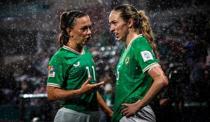Sport Bilder des Tages 2023 FIFA Women s World Cup Group B, Perth Rectangular Stadium, Perth, Australia 26 7 2023 Canada vs Republic of Ireland WNT Ireland™s Katie McCabe speaks with Megan Connolly Katie McCabe speaks with Megan Connolly 26 7 2023  Copyright: x INPHO RyanxByrnex IMGL3391