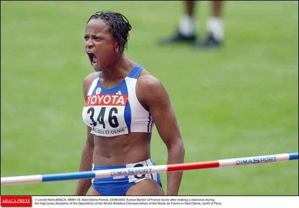 48991 19 Lionel Hahn ABACA. 48991-19. Saint-Denis-France, 23 08 2003. Eunice Barber of France reacts after making a clearance during the high jump discipline of the Heptathlon at the World Athletics Championships at the Stade de France in Saint Denis, north of Paris.  Copyright: xHahnxLionel ABACAx 48991_19 HahnxLionel ABACAx 48991_19