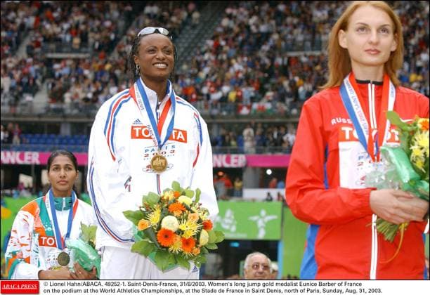 49252 01 Lionel Hahn ABACA. 49252-1. Saint-Denis-France, 31 8 2003. Women s long jump gold medalist Eunice Barber of France on the podium at the World Athletics Championships, at the Stade de France in Saint Denis, north of Paris, Sunday, Aug. 31, 2003.  Copyright: xHahnxLionel ABACAx 49252_01 HahnxLionel ABACAx 49252_01
