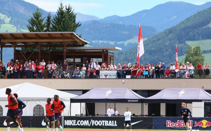 RB Leipzig - Italien Trainingslager Bruneck, 27.07.2023, Sportpark Reiperting Reischach, Fussball, RB Leipzig (GER Bundesliga) - Trainingslager in Südtirol Italien , Im Bild: Fans von RB Leipzig ,