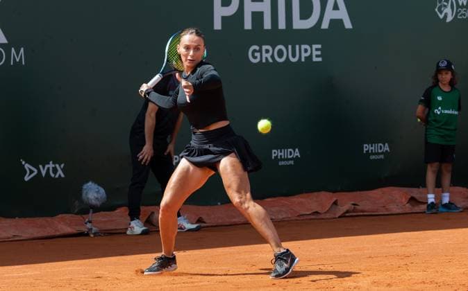 27.07.2023, Lausanne, Tennis Club Stade- Lausanne, Ladies Open Lausanne: Ana Bogdan - Dalila Jakupovic, Ana Bogdan playing the ball. Lausanne Tennis Club Stade- Lausanne Vaud Switzerland Copyright: xJustPictures.ch MayaxCretegnyx