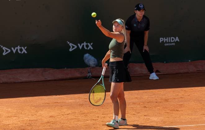 27.07.2023, Lausanne, Tennis Club Stade- Lausanne, Ladies Open Lausanne: Ana Bogdan - Dalila Jakupovic, Dalila Jakupovic serving. Lausanne Tennis Club Stade- Lausanne Vaud Switzerland Copyright: xJustPictures.ch MayaxCretegnyx