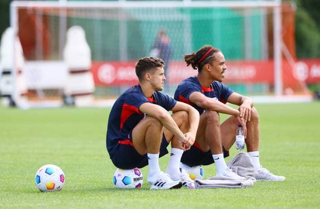 RB Leipzig - Italien Trainingslager Bruneck, 27.07.2023, Sportpark Reiperting Reischach, Fussball, RB Leipzig (GER Bundesliga) - Trainingslager in Südtirol Italien , Im Bild v.l.: Christoph Baumgartner und Yussuf Poulsen ,