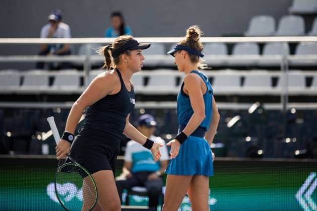 Sport Bilder des Tages KATARZYNA PITER (POL) & WERONIKA FALKOWSKA (POL) TENNIS : BNP Paribas Varsovie Open - WTA250 - 27 07 2023 FrancoisAsal Panoramic  