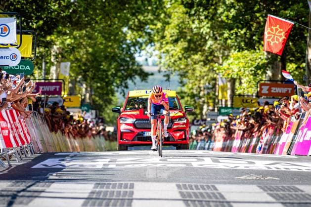 Sport Themen der Woche KW30 Ricarda BAUERNFEIND Etappe 5 Tour de France Femmes 2023 Ricarda BAUERNFEIND (Deutschland, Canyon SRAM Racing) gewinnt 5. Etappe Tour de France Femmes avec Zwift 2023 über 126,1 Kilometer von Onet-le-ChÃ¢teau nach Albi am 27. Juli 2023. Sie fährt über die Ziellinie und jubelt. Tour de France Cycliste Feminin 2023, Frauen Rundfahrt für Profi Radsportlerinnen. *** Ricarda BAUERNFEIND stage 5 Tour de France Femmes 2023 Ricarda BAUERNFEIND Germany, Canyon SRAM Racing wins 5 stage Tour de France Femmes avec Zwift 2023 over 126.1 kilometers from Onet le ChÃ¢teau to Albi on July 27, 2023 She crosses the finish line cheering Tour de France Cycliste Feminin 2023, womens tour for professional cyclists