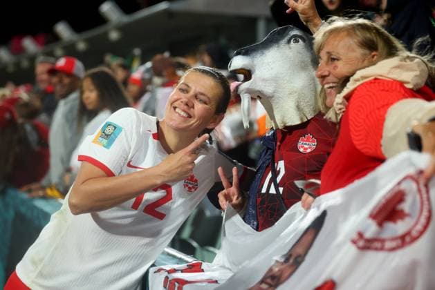 July 17, 2023, Perth, WA, Australia: Christine Sinclair, of Canada, clelebrates with the fan after the win during the Canada versus Republic of Ireland Group B match at the FIFA Women s World Cup in Perth, Australia, Wednesday, July 26, 2023. Soccer 2023: Women s World Cup: Canada 2:1 Ireland Group B  - ZUMAc35_ 20230717_zaf_c35_155 Copyright: xJamesxWorsfoldx