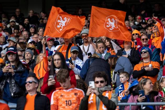 July 28, 2023, Wellington, Wellington, New Zealand: Fans hold Netherlands flags in support of Netherlands before the start of the 2023 FIFA Womens World Cup Group E match against USA at the Wellington Regional Stadium in Wellington, New Zealand. USA 1:1 Netherlands Wellington New Zealand - ZUMAb240 20230728_zsp_b240_059 Copyright: xIraxL.xBlackx