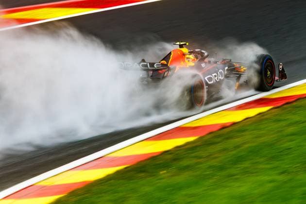 Sergio Perez (Red Bull Racing) mit seinem Auto im Regen in der Eau Rouge, Grosser Preis von Belgien, Motorsport, Formel 1, Saison 2023, 28.07.2023 Grosser Preis von Belgien, Motorsport, Formel 1, Saison 2023, 28.07.2023 Spa Franchorchamps Copyright: xEibner-Pressefoto AlexanderxNeisx EP_ANS