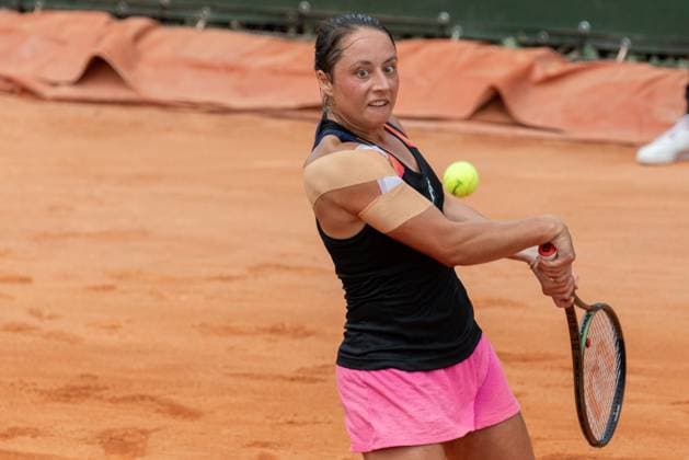 Sport Bilder des Tages 28.07.2023, Lausanne, Tennis Club Stade- Lausanne, Ladies Open Lausanne: Elina Avanesyan - Elisabetta Cocciaretto, Elisabetta Cocciaretto playing the ball. Lausanne Tennis Club Stade- Lausanne Vaud Switzerland Copyright: xJustPictures.ch MayaxCretegnyx