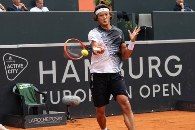 Tennis: European Open 2023, Herren, Hamburg, 28.07.2023 Zhizhen Zhang (CHI) - Daniel Altmaier (GER) Hamburg Germany