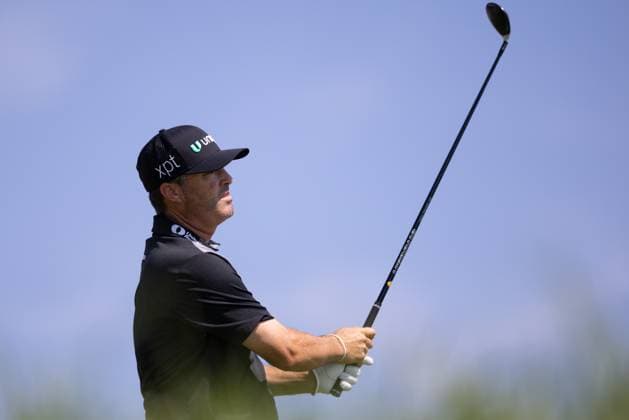 BLAINE, MN - JULY 28: Adam Long hits a tee shot on the fourteenth hole during the second round of the 3M Open at TPC Twin Cities on July 28, 2023 in Blaine, Minnesota. (Photo by Bailey Hillesheim Icon Sportswire) GOLF: JUL 28 PGA, Golf Herren - 3M Open Round 2 EDITORIAL USE ONLY Icon2307280153