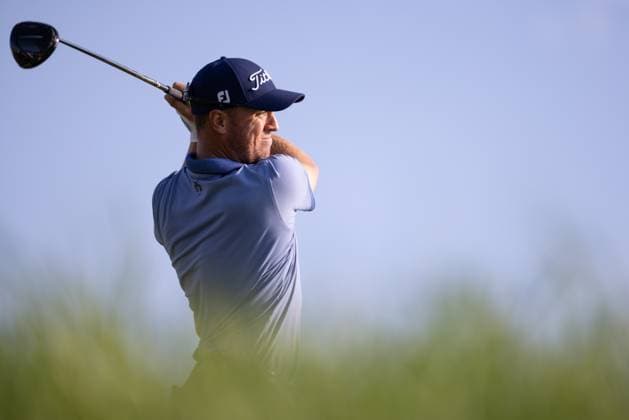 BLAINE, MN - JULY 28: Justin Thomas hits a tee shot on the fourteenth hole during the second round of the 3M Open at TPC Twin Cities on July 28, 2023 in Blaine, Minnesota. (Photo by Bailey Hillesheim Icon Sportswire) GOLF: JUL 28 PGA, Golf Herren - 3M Open Round 2 EDITORIAL USE ONLY Icon2307280053