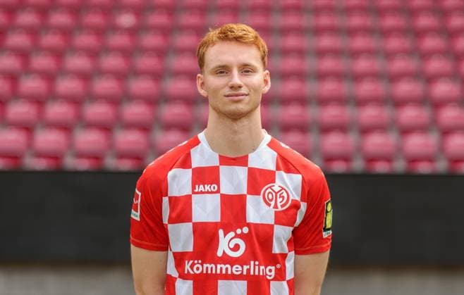 Fussball - Offizielles Portrait 1. FSVMainz 05, 1. FSV Mainz 05, Bundesliga-Saison 2023 2024, Sepp van den Berg ,