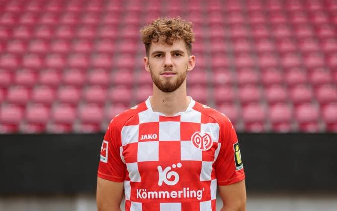 Fussball - Offizielles Portrait 1. FSVMainz 05, 1. FSV Mainz 05, Bundesliga-Saison 2023 2024, Anton Stach,