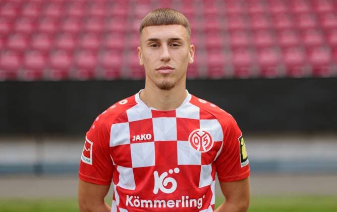 Fussball - Offizielles Portrait 1. FSVMainz 05, 1. FSV Mainz 05, Bundesliga-Saison 2023 2024, Brajan Gruda,