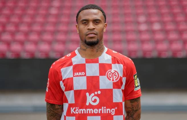 Fussball - Offizielles Portrait 1. FSVMainz 05, 1. FSV Mainz 05, Bundesliga-Saison 2023 2024, Delano Burgzorg,