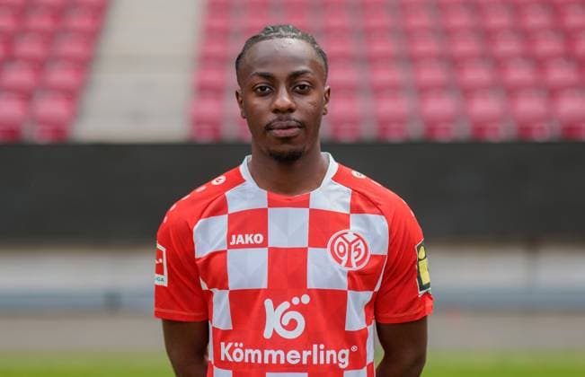 Fussball - Offizielles Portrait 1. FSVMainz 05, 1. FSV Mainz 05, Bundesliga-Saison 2023 2024, Merveille Papela,