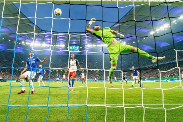 Bilder des Jahres 2023, Sport 07 Juli Sport Themen der Woche KW30 Torchance Hamburger SV Hamburger SV vs. FC Schalke 04, Fussball, 2. Bundesliga, Spieltag 1, Saison 2023 2024, 28.07.2023 Hamburger SV vs. FC Schalke 04, Fussball, 2. Bundesliga, Spieltag 1, Saison 2023 2024, 28.07.2023 Hamburg *** Goal chance Hamburger SV Hamburger SV vs FC Schalke 04, Football, 2 Bundesliga, Matchday 1, Season 2023 2024, 28 07 2023 Hamburger SV vs FC Schalke 04, Football, 2 Bundesliga, Matchday 1, Season 2023 2024, 28 07 2023 Hamburg Copyright: xEibner-Pressefoto MarcelxvonxFehrnx EP_EER