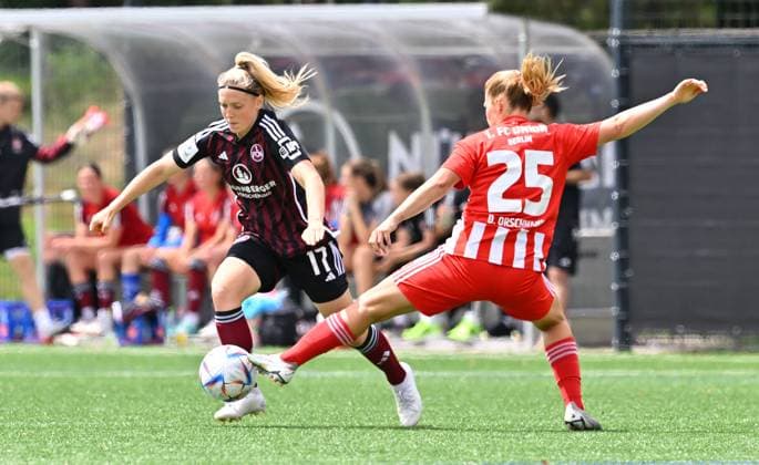 29.07.2023 - Fussball Frauen Frauenfussball - Saison 2023 2024 - Testspiel Freundschaftsspiel Vorbereitungsspiel : 1. FC Nürnberg FCN ( Clubfrauen Club ) - FCUnion Berlin - - xwoxzix - Livia Brunmair (17, 1. FC Nürnberg FCN ) Dina Sophia Orschmann (25, 1. FC Union Berlin , rechts )