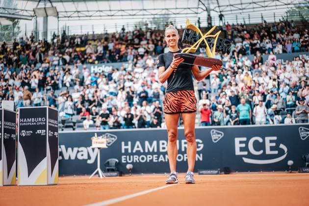 Sport Bilder des Tages Tennis Frauen WTA, Tennis Damen Tour 250 European Open Hamburg Noma Noha Akugue (GER) vs. Arantxa Rus (NED) 29.07.2023 Die Gewinnerin des Turniers Arantxa Rus (NED) Hamburg Tennis am Rothenbaum Hamburg Deutschland