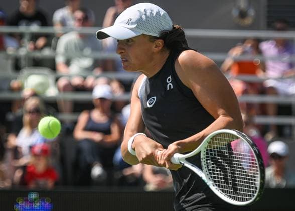 BNP Paribas Warsaw Open 2023 WARSAW, POLAND - JULY 29, 2023 : Poland s Iga Swiatek in action during her match against Linda Noskova of the Czech Republic during the Women s Singles Quarterfinal match on Day Seven of the BNP Paribas Warsaw Open, on July 29, 2023, in Warsaw, Poland. Warsaw Poland  Copyright: xArturxWidakx originalFilename:widak-bnpparib230729_npuPM.jpg
