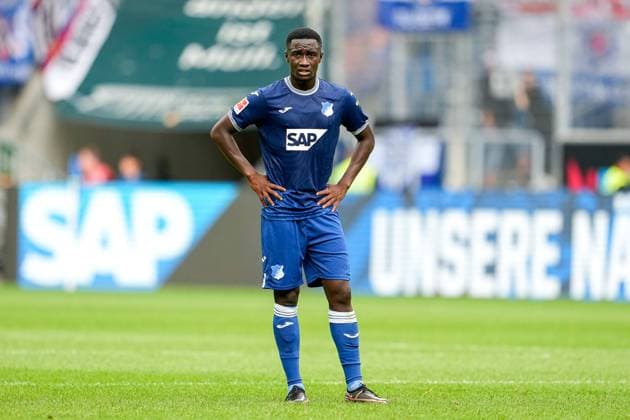 Diadie Samassekou (Hoffenheim, 18), Spieler der TSG 1899 Hoffenheim, enttäuscht über das Unentschieden, nur remis, Enttäuschung nach dem Schlusspfiff, Highlight, Punktverlust, Frustration, disappointed, pessimistisch, 29.07.2023, Sinsheim (Deutschland), Fussball, Testspiel, TSG 1899 Hoffenheim - Glasgow Rangers *** Diadie Samassekou Hoffenheim, 18 , TSG 1899 Hoffenheim player, disappointed about the draw, only draw, disappointment after the final whistle, highlight, loss of point, frustration, disappointed, pessimistic, 29 07 2023, Sinsheim Germany , football, test match, TSG 1899 Hoffenheim Glasgow Rangers xozx
