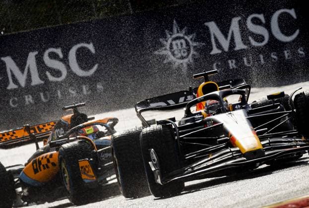 SPA - Oscar Piastri (McLaren) and Max Verstappen (Red Bull Racing) during the sprint race at the Circuit de Spa-Francorchamps, ahead of the Grand Prix of Belgium. ANP SEM VAN DER WAL F1 Grand Prix of Belgium - Sprint 2023 xVIxANPxSportx xxANPxIVx 474485202 originalFilename: 474485202.jpg