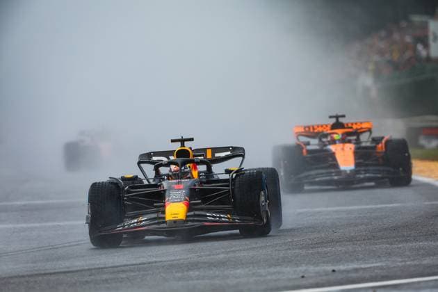 01 VERSTAPPEN Max (nld), Red Bull Racing RB19, 81 PIASTRI Oscar (aus), McLaren F1 Team MCL60, action during the 2023 Formula 1 MSC Cruises Belgian Grand Prix, 12th round of the 2023 Formula One World Championship, WM, Weltmeisterschaft from July 28 to 30, 2023 on the Circuit de Spa-Francorchamps, in Stavelot, Belgium - F1 - BELGIAN GRAND PRIX 2023 DPPI Panoramic 00123029_G0OD7103