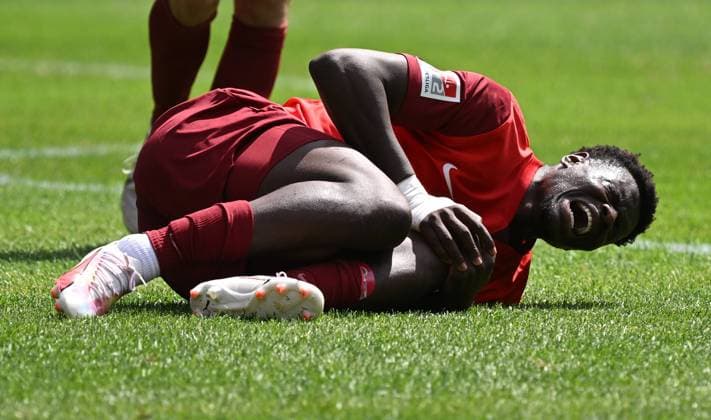 Sport Themen der Woche KW30 Sport Bilder des Tages 29.07.2023, xjhx, Fussball 2.Bundesliga, 1.FC Kaiserslautern - FC St.Pauli emspor, v.l. Ragnar Ache (1. FC Kaiserslautern) verletzt, Verletzung, (DFL DFB REGULATIONS PROHIBIT ANY USE OF PHOTOGRAPHS as IMAGE SEQUENCES and or QUASI-VIDEO) Kaiserslautern *** 29 07 2023, xjhx, football 2 Bundesliga, 1 FC Kaiserslautern FC St Pauli emspor, v l Ragnar Ache 1 FC Kaiserslautern injured, injury, DFL DFB REGULATES PROHIBIT ANY USE OF PHOTOGRAPHS as IMAGE SEQUENCES and or QUASI VIDEO Kaiserslautern