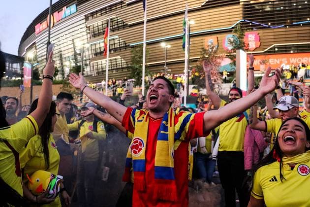 FIFA Frauen-Weltmeisterschaft 2023: Deutschland - Kolumbien; 30.07.2023 Fans der kolumbianischen Frauen feiern vor dem Stadion vor dem Spiel FIFA Frauen-Weltmeisterschaft 2023: Deutschland - Kolumbien; Sydney Gadigal, Sydney Football Stadium, 30.07.2023 *** FIFA Womens World Cup 2023 Germany Colombia 30 07 2023 Colombian womens fans celebrate outside the stadium before the match FIFA Womens World Cup 2023 Germany Colombia Sydney Gadigal, Sydney Football Stadium, 30 07 2023 Copyright: xBEAUTIFULxSPORTS Jonesx