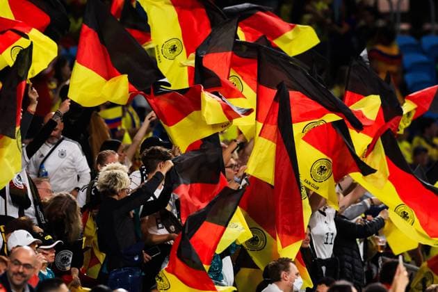 WWC23 GERMANY COLOMBIA, German fans wave flags ahead of the FIFA Women s World Cup 2023 soccer match between Germany and Colombia at Sydney Football Stadium in Sydney, Sunday, July 30, 2023. ( NO ARCHIVING, EDITORIAL USE ONLY, NO USE IN BOOKS WITHOUT CONSENT SYDNEY NEW SOUTH WALES AUSTRALIA  Copyright: xMARKxEVANSx 20230730001825963709