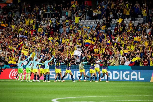 FIFA Frauen-Weltmeisterschaft 2023: Deutschland - Kolumbien; 30.07.2023 Jubel bei den Kolumbianerinnen nach dem Sieg gegen Deutschland - Die Mannschaft feiert mit den Fans FIFA Frauen-Weltmeisterschaft 2023: Deutschland - Kolumbien; Sydney Gadigal, Sydney Football Stadium, 30.07.2023 *** FIFA Womens World Cup 2023 Germany Colombia 30 07 2023 Colombians cheer after victory against Germany The team celebrates with fans FIFA Womens World Cup 2023 Germany Colombia Sydney Gadigal, Sydney Football Stadium, 30 07 2023 Copyright: xBEAUTIFULxSPORTS Jonesx