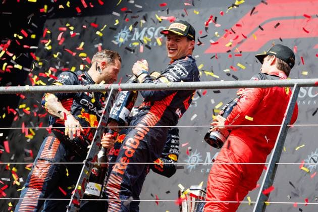 Max Verstappen (Red Bull Racing) Sergio Perez (Red Bull Racing) und Charles Leclerc (Scuderia Ferrari) bei der Sektdusche, Grosser Preis von Belgien, Motorsport, Formel 1, Saison 2023, 30.07.2023 Grosser Preis von Belgien, Motorsport, Formel 1, Saison 2023, 30.07.2023 Spa Franchorchamps Copyright: xEibner-Pressefoto AlexanderxNeisx EP_ANS