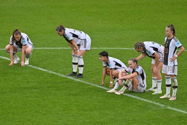 Sport Themen der Woche KW30 Sport Bilder des Tages UEFA WOMEN S UNDER-19 EURO FINAL SPAIN VS GERMANY players of Germany pictured looking dejected and disappointed after losing a female soccer game between the national women under 19 teams of Spain and Germany at the UEFA Women™s Under-19 EURO Final on Sunday 30 July 2023 in Leuven , Belgium . PHOTO SPORTPIX David Catry Leuven King Power Stadium - Den Dreef Belgium  Copyright: xSportpix.bex xDavidxCatryxDavidxCatryx