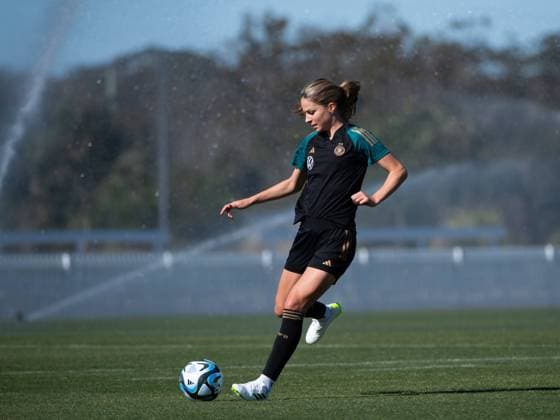 Melanie Leupolz (Deutschland, 18) am Ball, AUS, Training DFB Frauen Nationalmannschaft Deutschland, FIFA Frauen Fussball Weltmeisterschaft Australien 2023, 31.07.2023 AUS, Training DFB Frauen Nationalmannschaft Deutschland, FIFA Frauen Fussball Weltmeisterschaft Australien 2023, 31.07.2023 Tuggerah Copyright: xEibner-Pressefoto Memmlerx EP_MMR