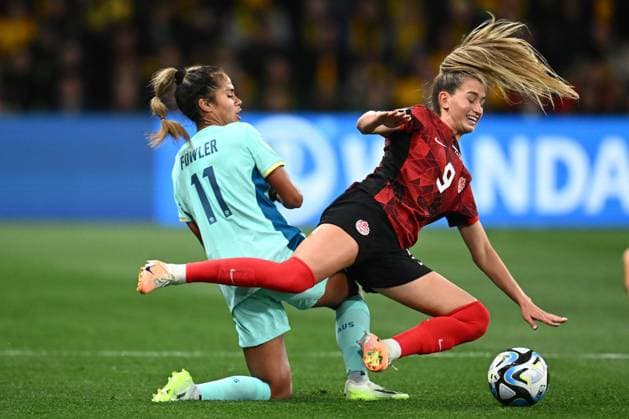 Sport Bilder des Tages WWC23 CANADA AUSTRALIA, Mary Fowler of Australia tackles Adriana Leon of Canada during the FIFA Women s World Cup 2023 soccer match between Canada and Australia at Melbourne Rectangular Stadium in Melbourne, Monday, July 31, 2023. ( NO ARCHIVING, EDITORIAL USE ONLY, NO USE IN BOOKS WITHOUT CONSENT MELBOURNE VICTORIA AUSTRALIA  Copyright: xJOELxCARRETTx 20230731001826364137