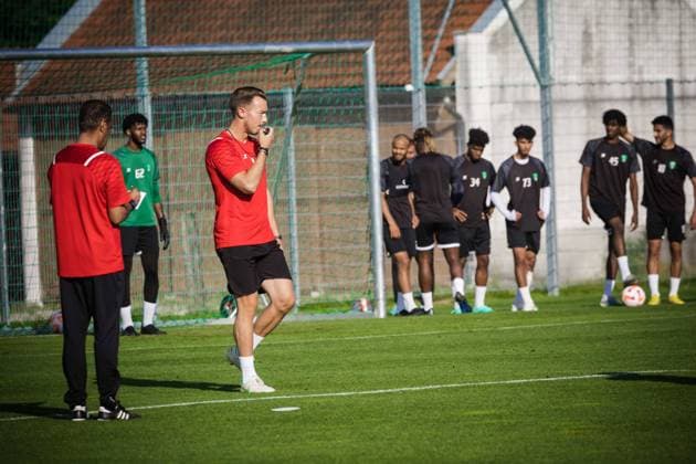 31.07.2023, Geinberg, AUT, Unterwegs in Oberösterreich, Trainingslager, Al-Ahli SFC, Fototermin, Bild Matthias Jaissle, Trainer, PhotoCredit (C)