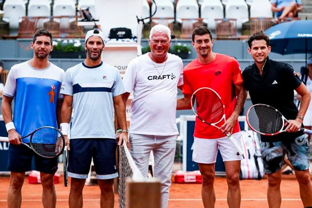 Sport Bilder des Tages TENNIS - ATP, Tennis Herren Generali Open 2023 KITZBUEHEL,AUSTRIA,31.JUL.23 - TENNIS - ATP World Tour, Generali Open. Image shows Guido Andreozzi and Guillermo Duran (ARG), Toni Polster, Sebastian Ofner and Dominic Thiem (AUT).  GEPAxpictures xPatrickxSteiner